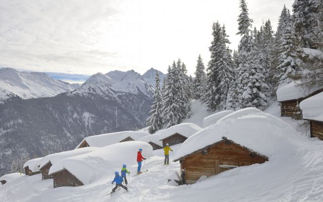 Skiën langs hutten in Kappl